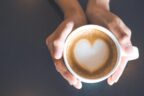 Καφές: Σχετίζεται με αυξημένο προσδόκιμο ζωής και καλύτερη καρδιαγγειακή υγεία