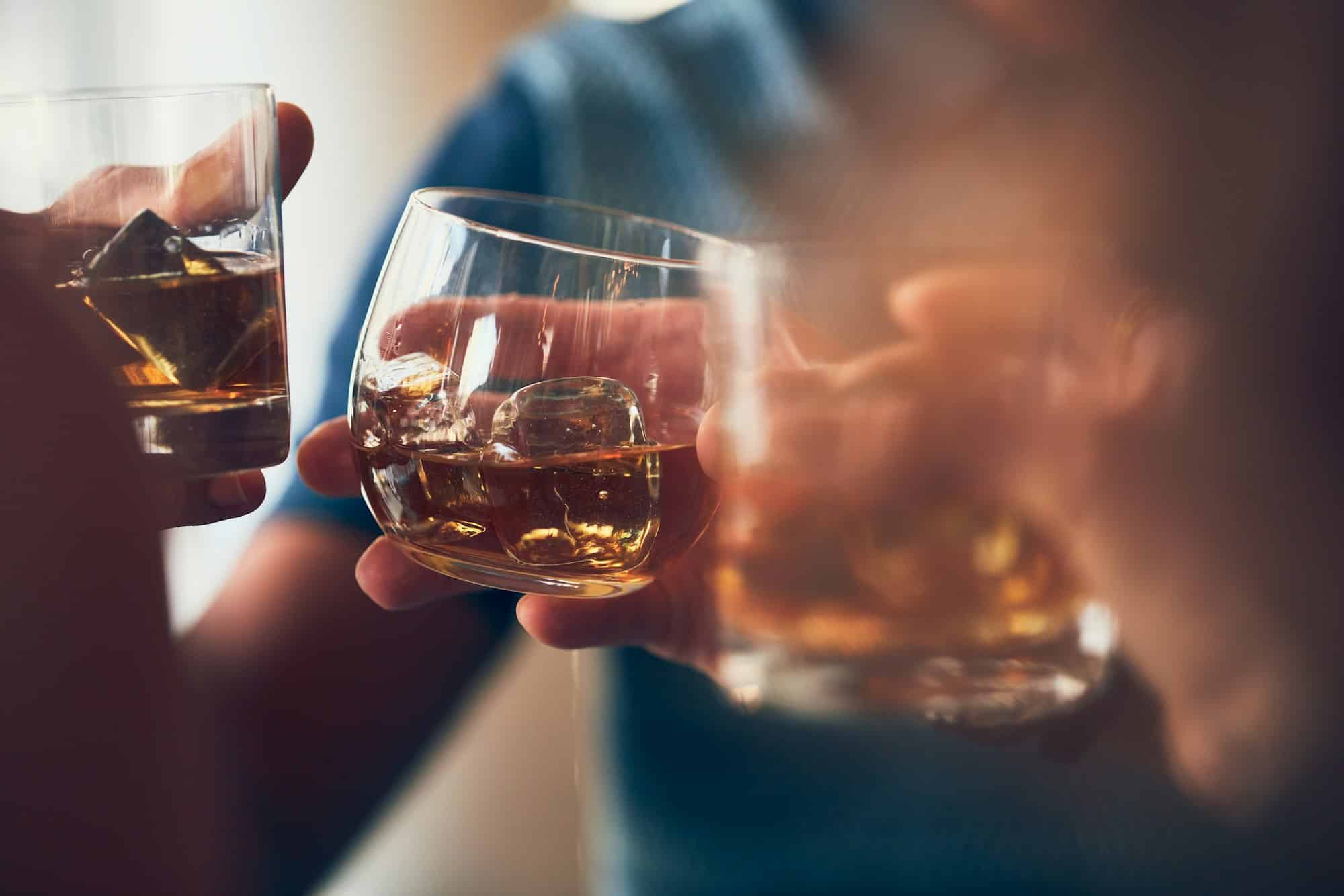 Αλκοόλ: Γιατί είναι πια επικίνδυνο για τους άνω των 60