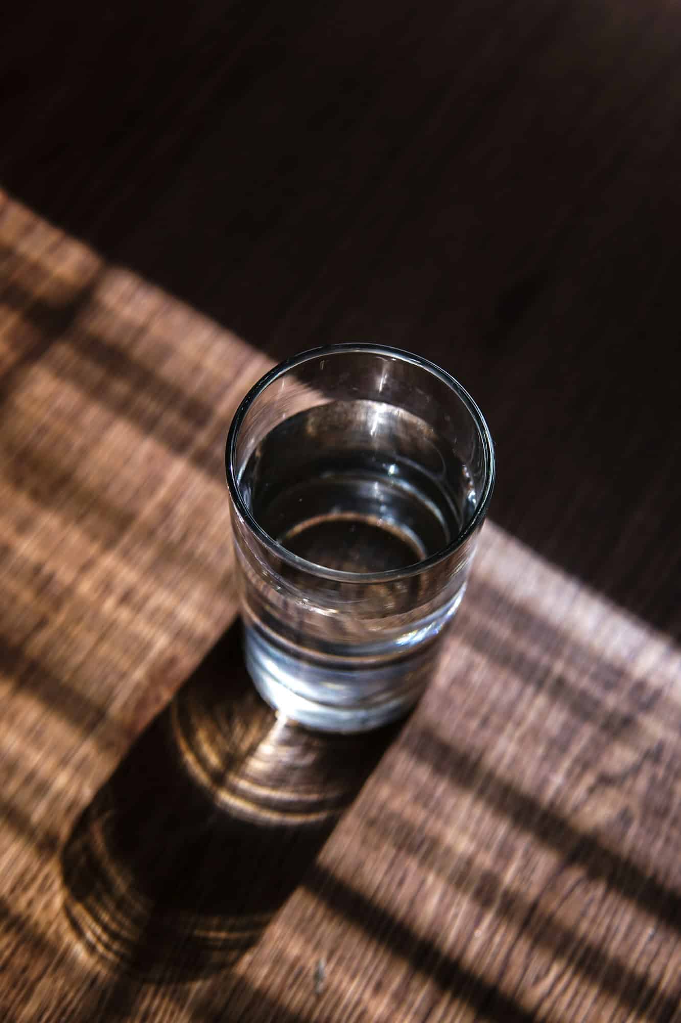 Νερό: Πρέπει όντως να πίνουμε 8 ποτήρια νερό την ημέρα;